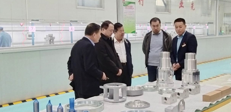 Sambut hangat pimpinan Sistem Tenaga Listrik Jaringan Negara untuk mengunjungi dan membimbing perusahaan Warmly welcome the leadership of the State Grid Electric Power System to visit and guide the company