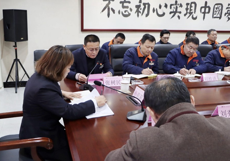 Taihe Power Party Branch conveys and learns the spirit of the 14th Congress of the Communist Party of China (CPC) in Taishan District, Tai'an City, China.