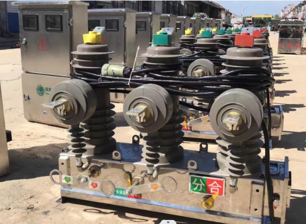 ZW32 سلسلة فراغ قواطع التيار المتردد في الهواء الطلق ذات الجهد العالي