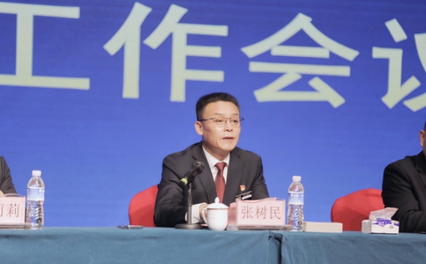 Actuador de resorte para disyuntor